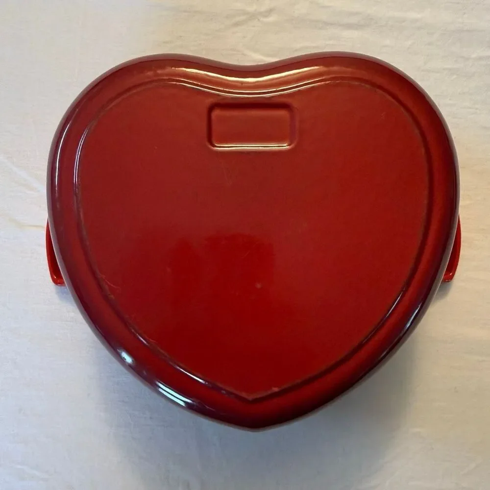 Le Creuset | Heart Shaped 2L | Cast Iron |Cocotte Dutch Oven Cerise | Red France